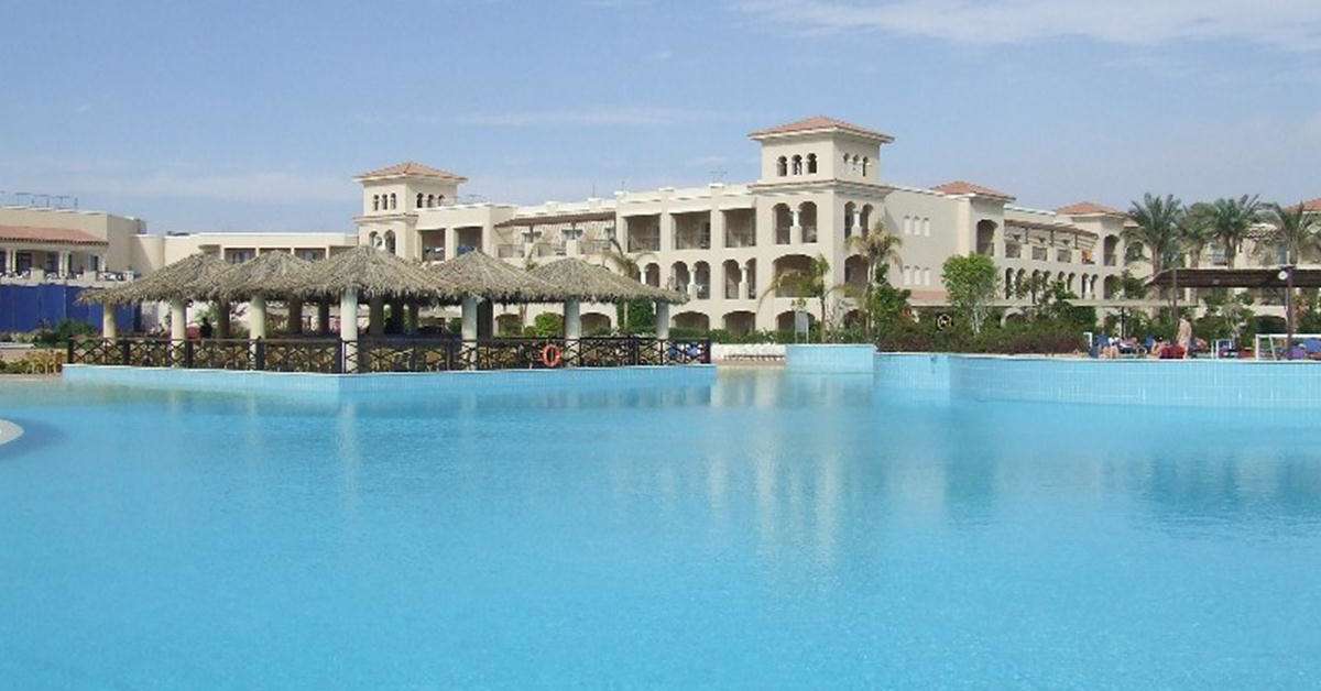 Een foto van het zwembad bij Jaz Mirabel Beach