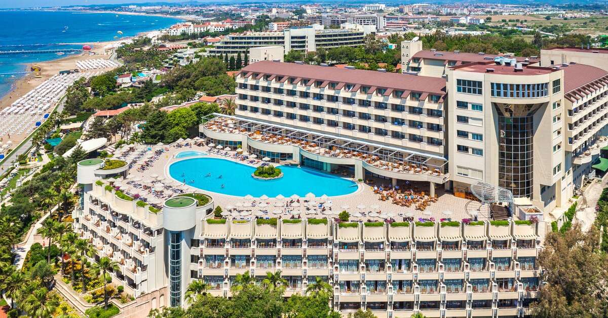 Een foto van een overzicht van Melas Resort Hotel
