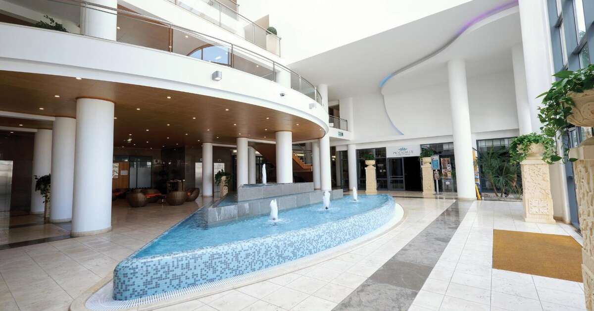 Een foto van het interieur van Grand Muthu Forte Do Vale