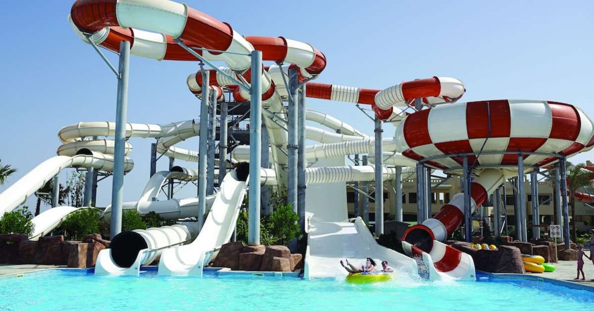 Een foto van het zwembad bij Coral Sea Waterworld