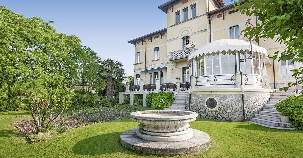 Een foto van de buitenkant van Hotel Villa Maria
