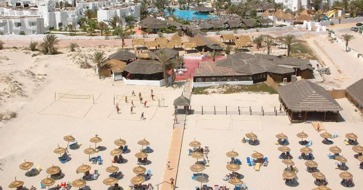 Een foto van het strand bij Hotel Fiesta Beach