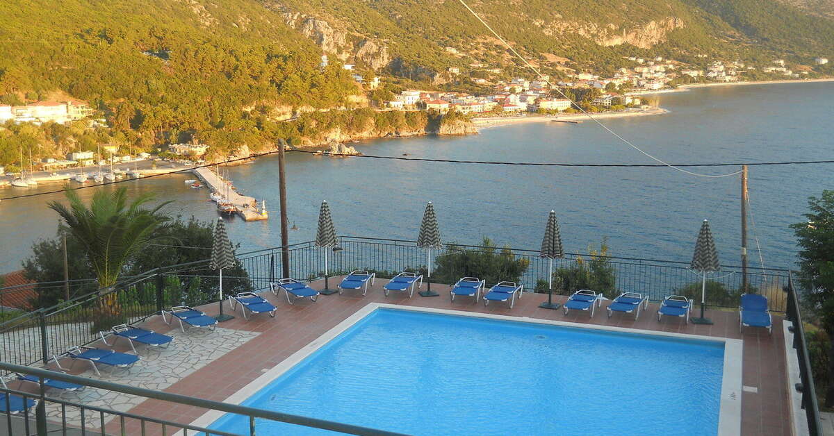 Ein Foto vom Pool im Hotel Oceanis