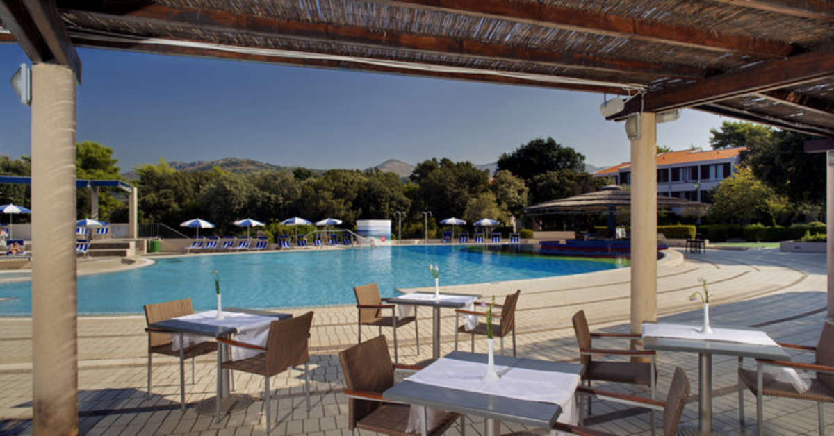 Een foto van het zwembad bij Valamar Tirena Hotel