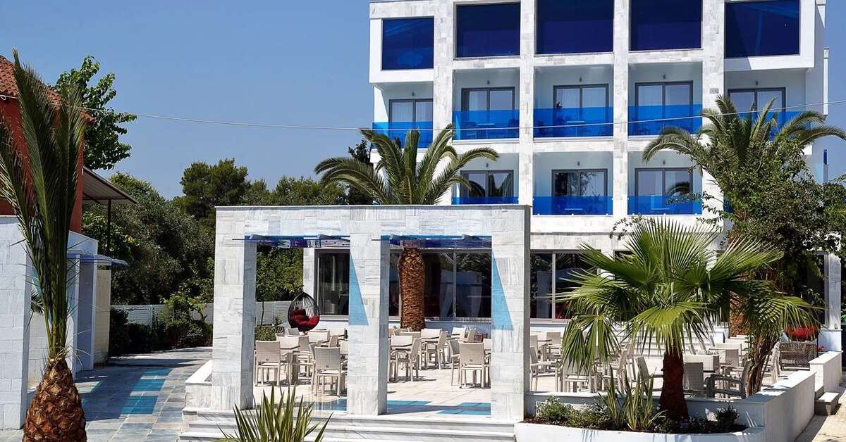 Een foto van het terras bij Tryp by Wyndham Corfu Dassia