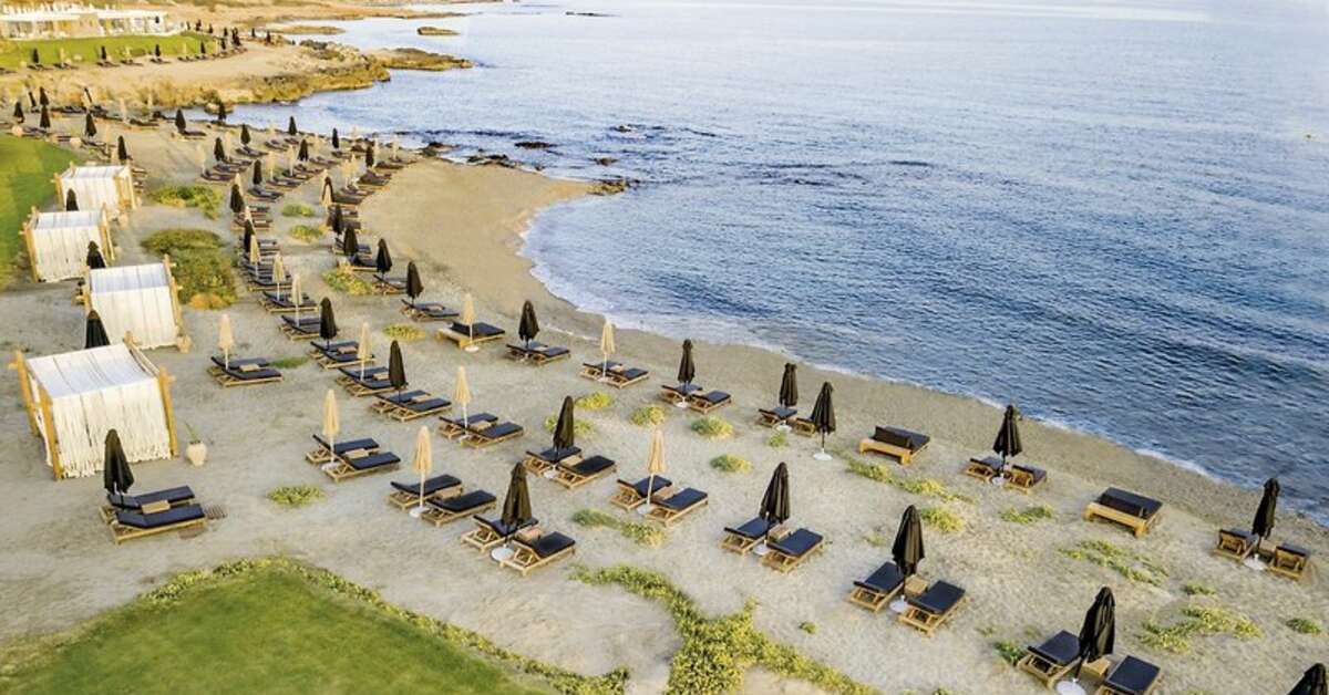 Een foto van het strand bij Abaton Island Resort & Spa