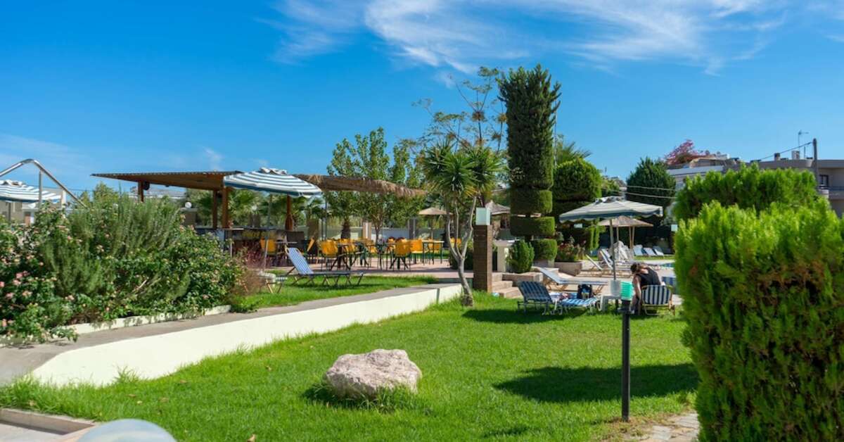 Een foto van het terras bij Stamos Hotel Faliraki