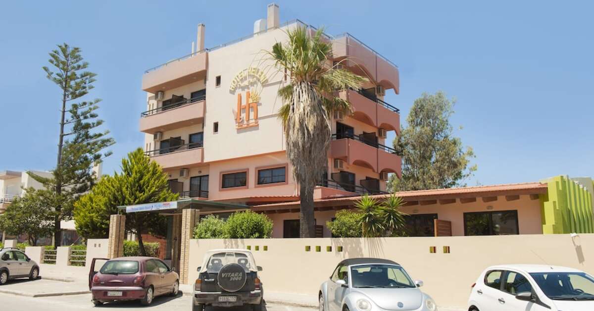 Een foto van de buitenkant van Heleni Beach Hotel