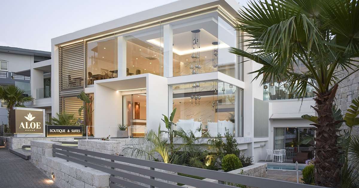 Een foto van de buitenkant van Aloe Boutique & Suites