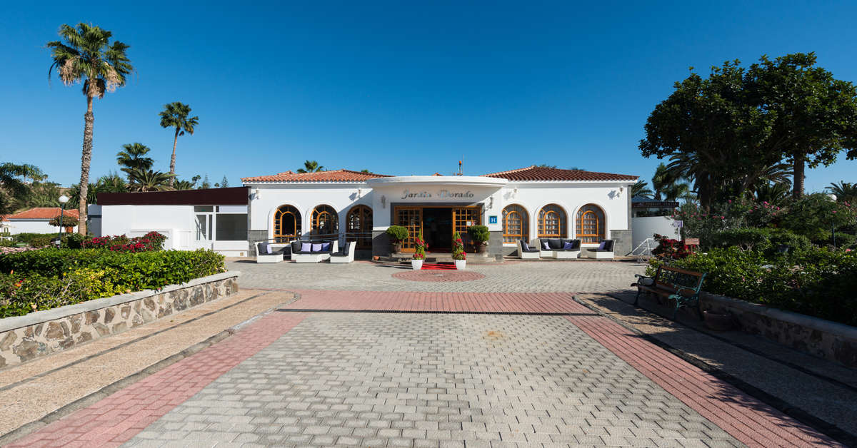 Een foto van de buitenkant van Suite Hotel Jardin Dorado