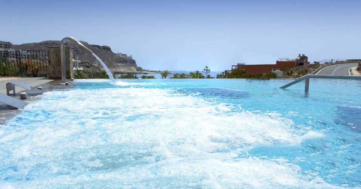 Een foto van het zwembad bij Idyll Suites