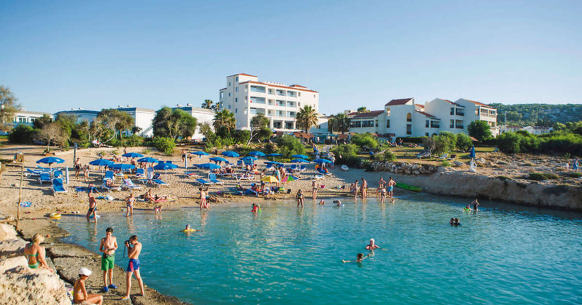 Een foto van het strand bij Hotel Mimosa Beach