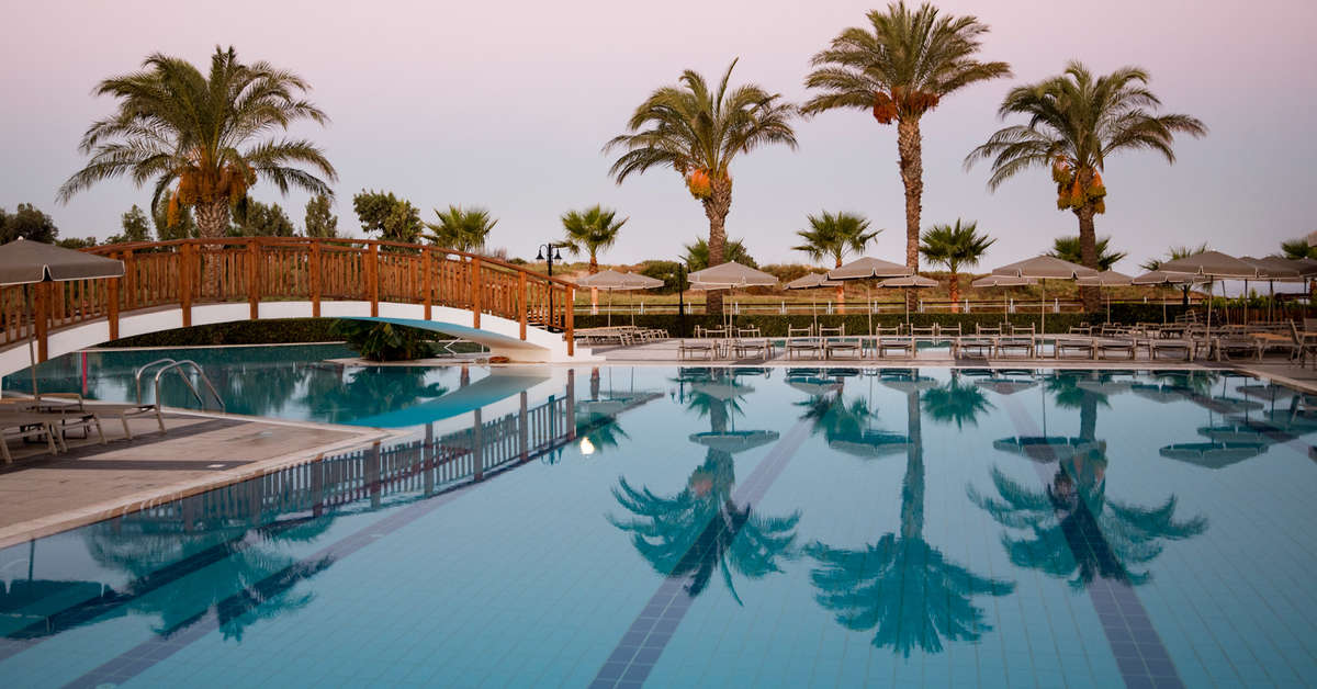 Een foto van het zwembad bij Horizon Beach Resort