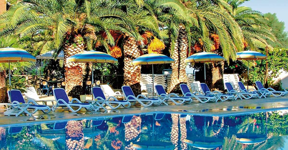 Een foto van het zwembad bij Hotel Tourist Cefalu