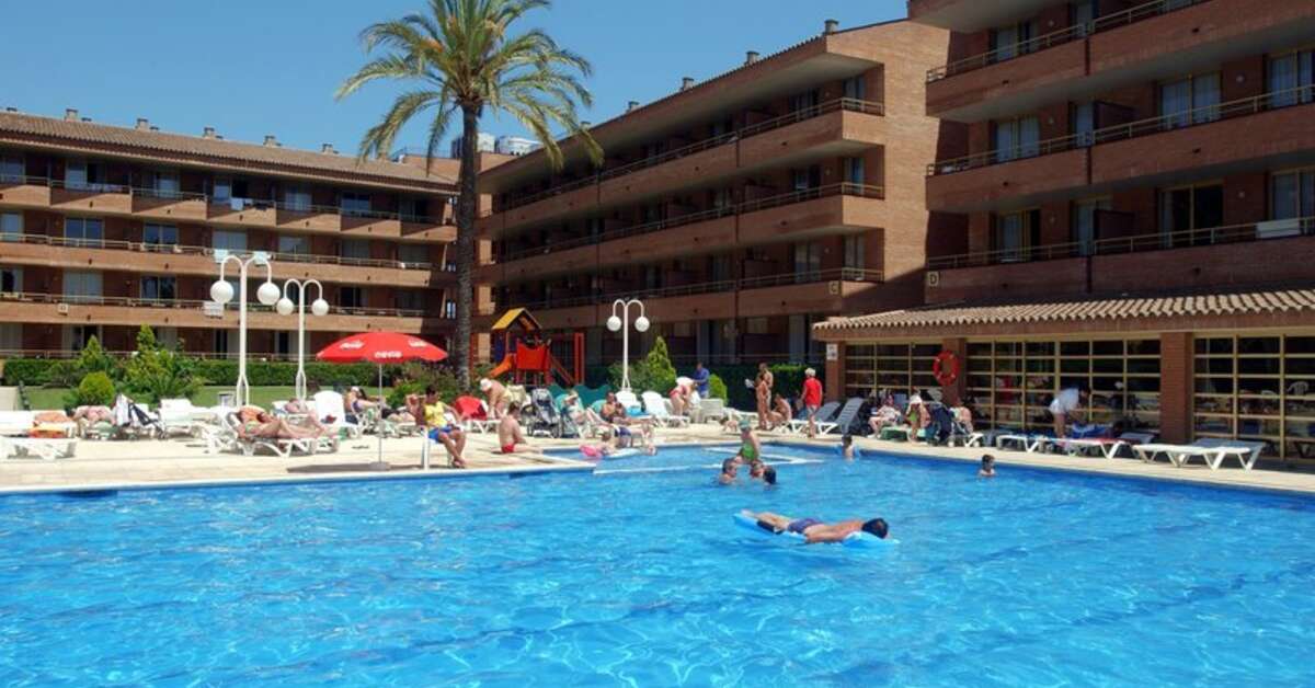 Een foto van het zwembad bij Aparthotel Voramar