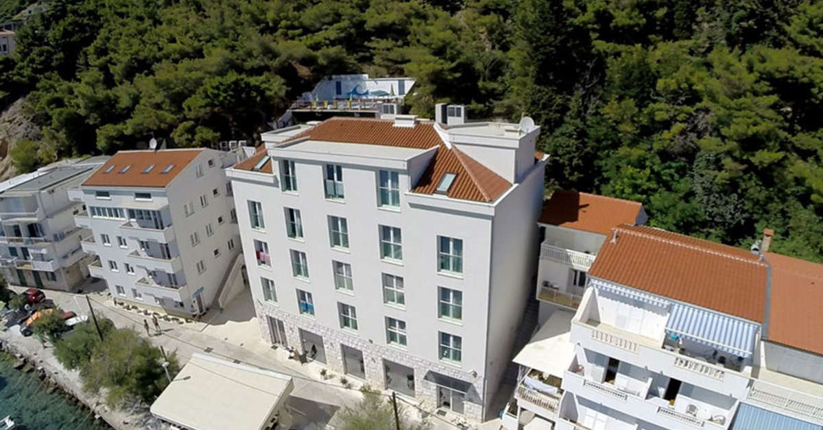 Een foto van de buitenkant van Hotel Pleter