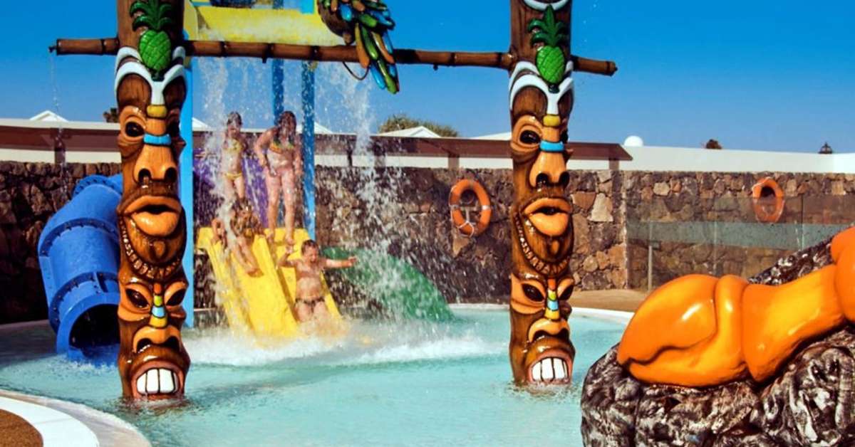 Een foto van het zwembad bij HD Beach Resort & Spa