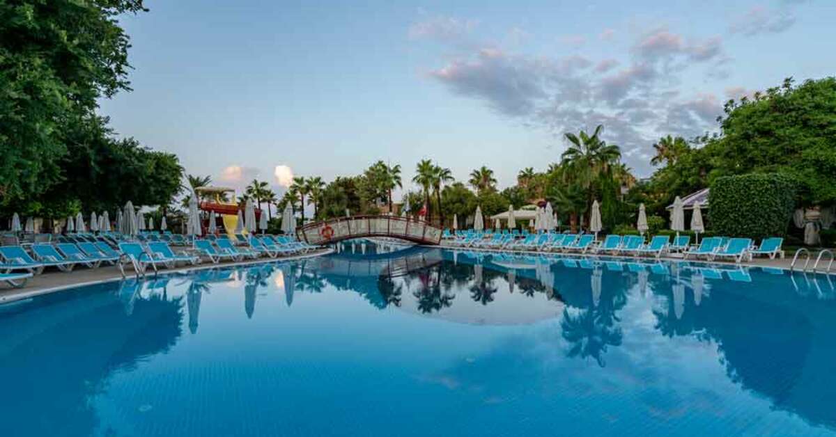 Een foto van het zwembad bij Palmeras Beach Hotel