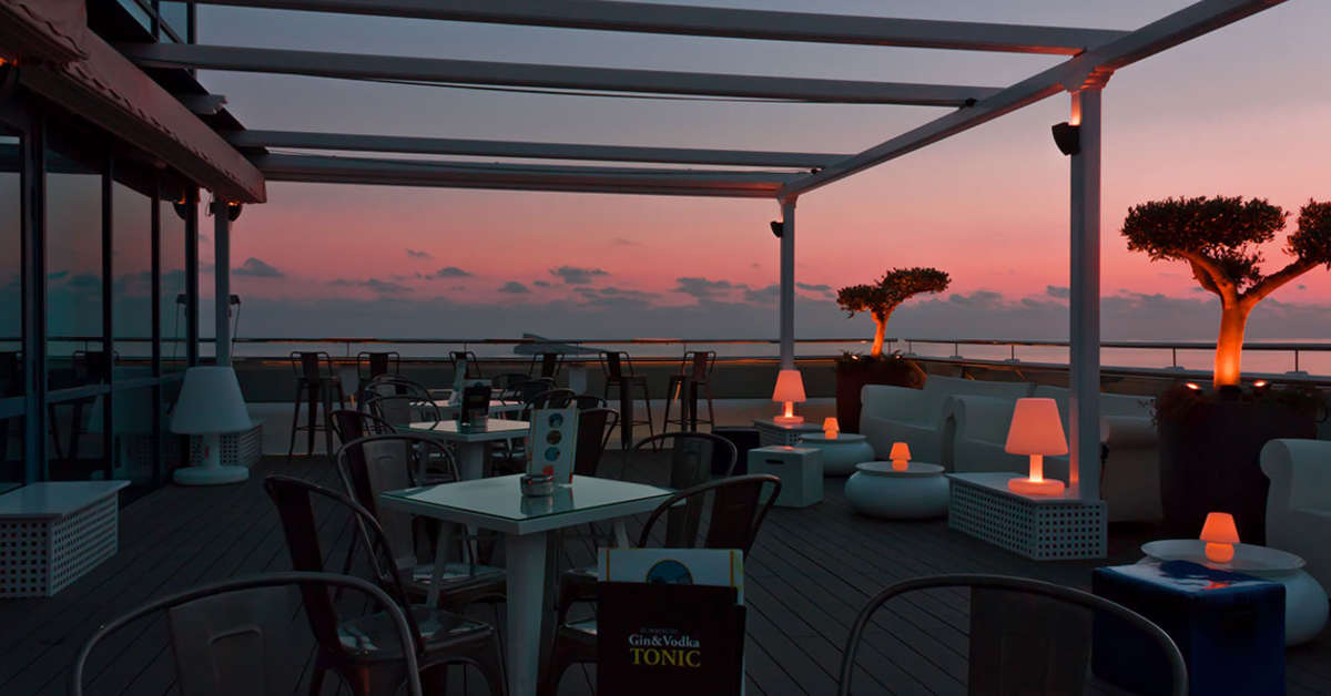 Een foto van het terras bij Hotel Madeira Centro