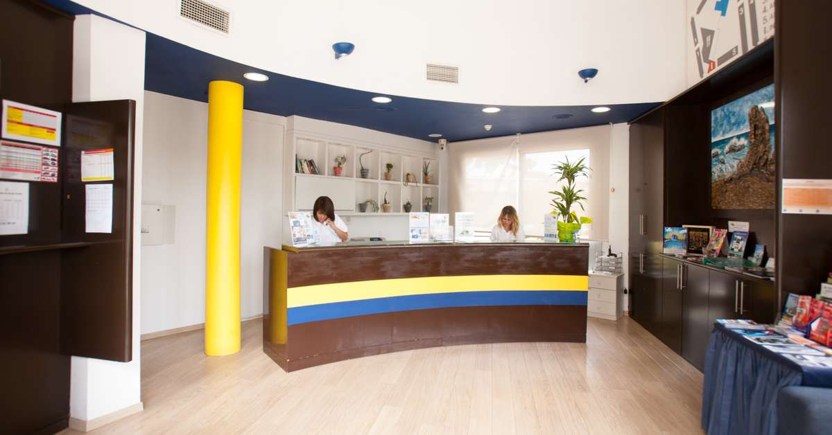 Een foto van het interieur van Aparthotel Comtat Sant Jordi