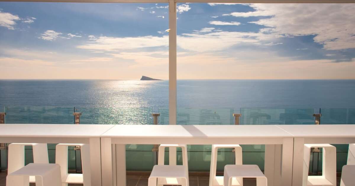 Een foto van het terras bij Villa del Mar Hotel