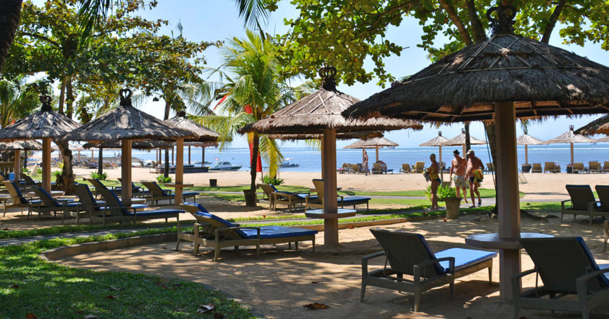 Een foto van het terras bij Bali Tropic Resort & Spa