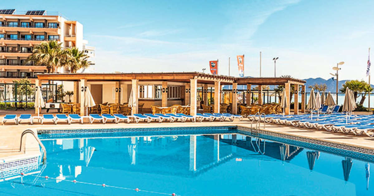Een foto van het zwembad bij Allsun Hotel Borneo
