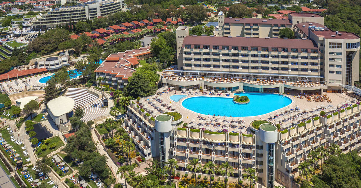 Een foto van de buitenkant van Melas Resort Hotel