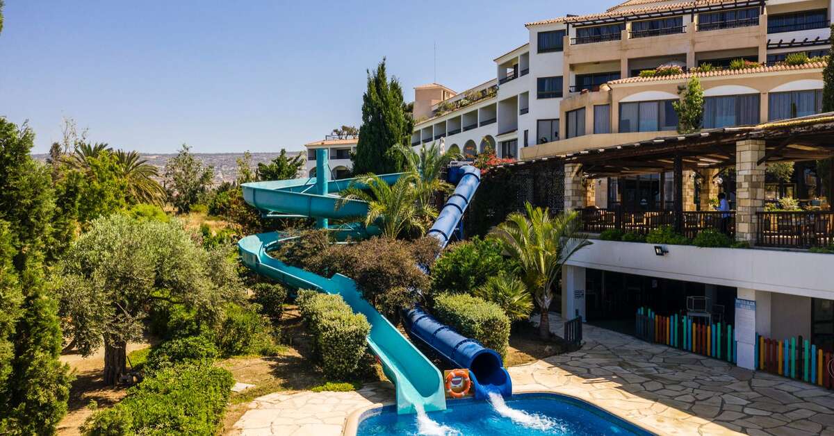 Een foto van het zwembad bij Coral Beach Hotel & Resort