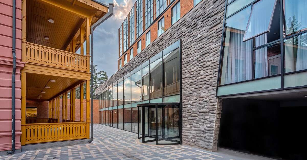 Een foto van Ramada by Wyndham Tbilisi Old City