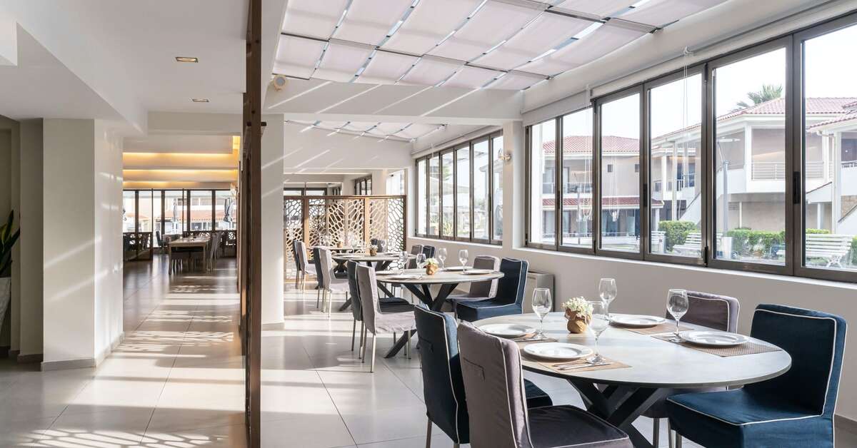Een foto van de faciliteiten bij Lagomandra Beach Hotel & Suites