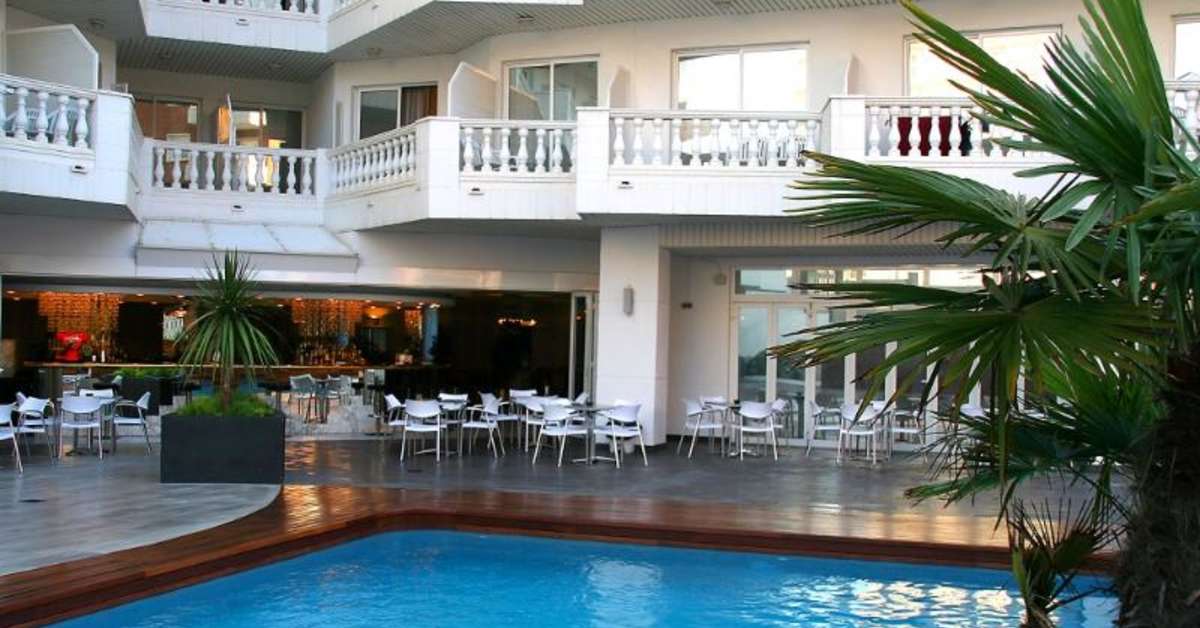 Een foto van het zwembad bij Hotel Bernat II