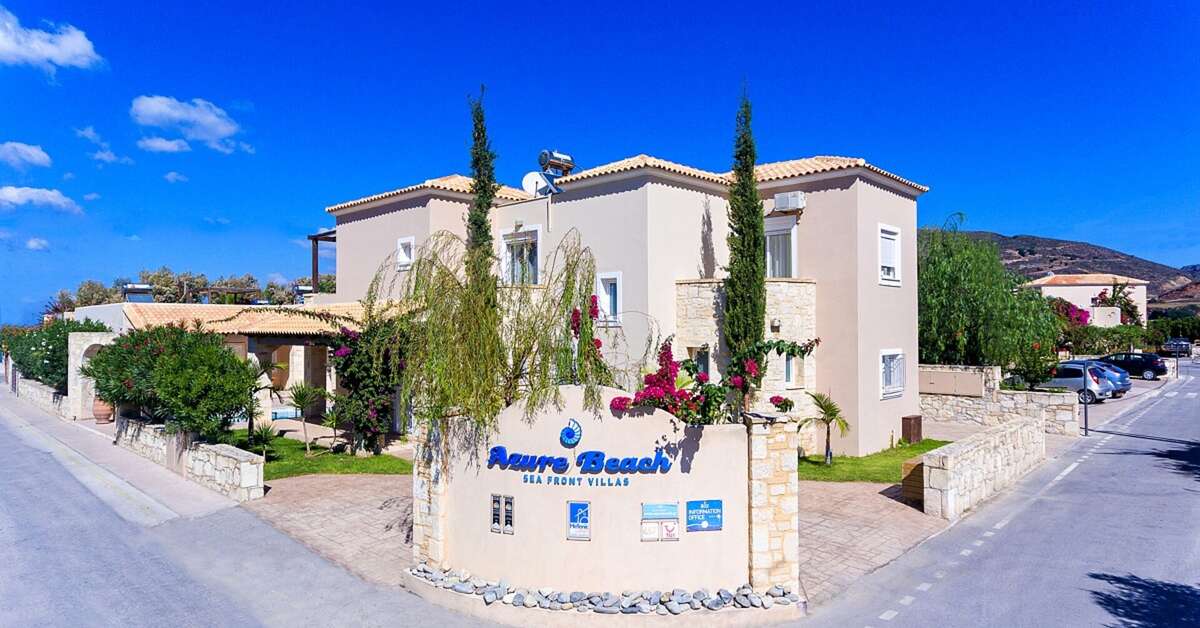 Een foto van de buitenkant van Azure Beach Villas