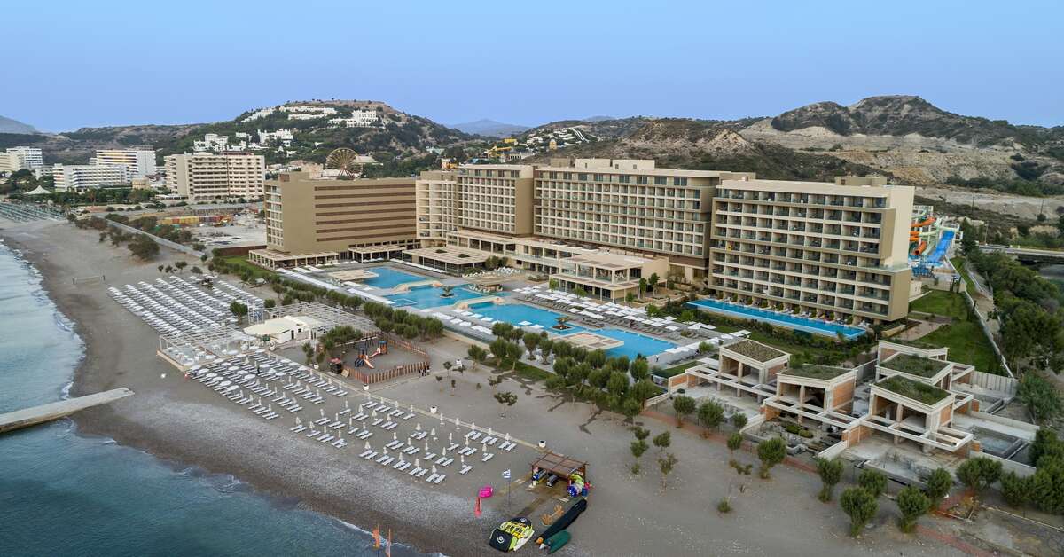Een foto van het zwembad bij Amada Colossos Resort