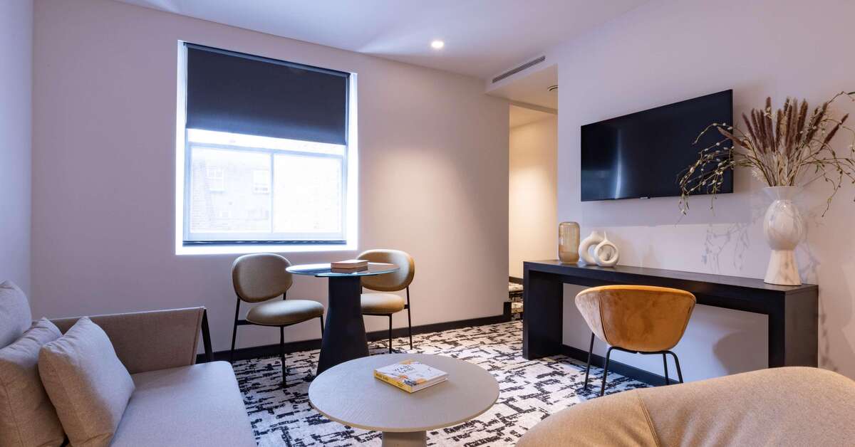 Een foto van La Suite West Hotel