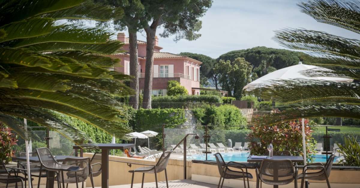 Een foto van het terras bij Hotel Les Jardins de Sainte-Maxime