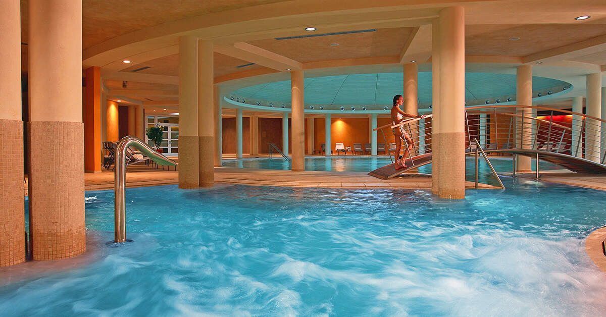 Een foto van het zwembad bij Hotel Caesius Terme & Spa Resort