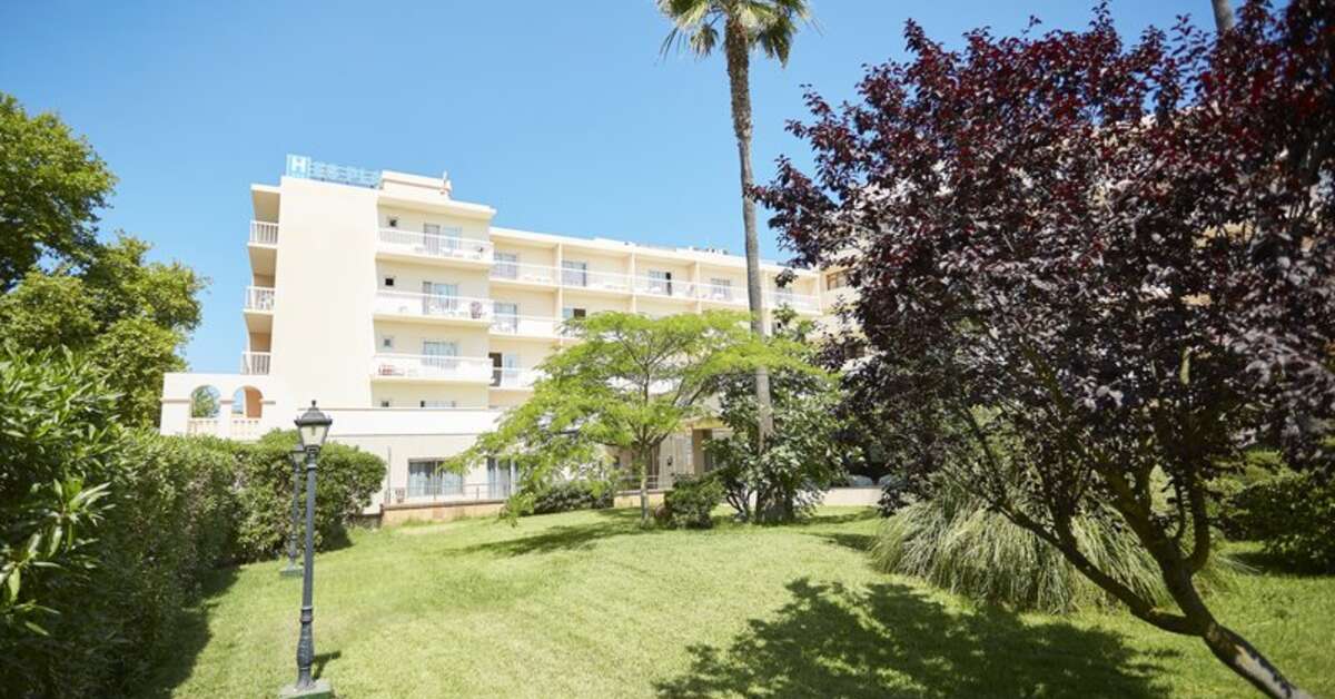 Een foto van de buitenkant van Invisa Hotel Es Pla
