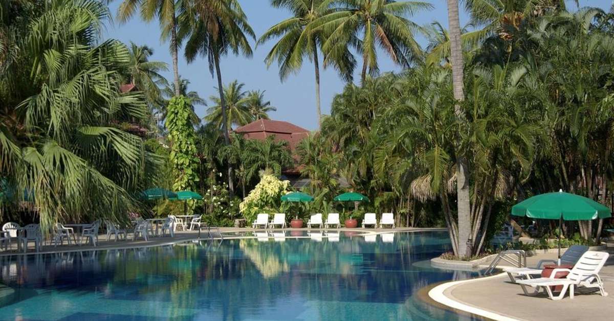 Een foto van het zwembad bij Courtyard Phuket Patong Beach Resort