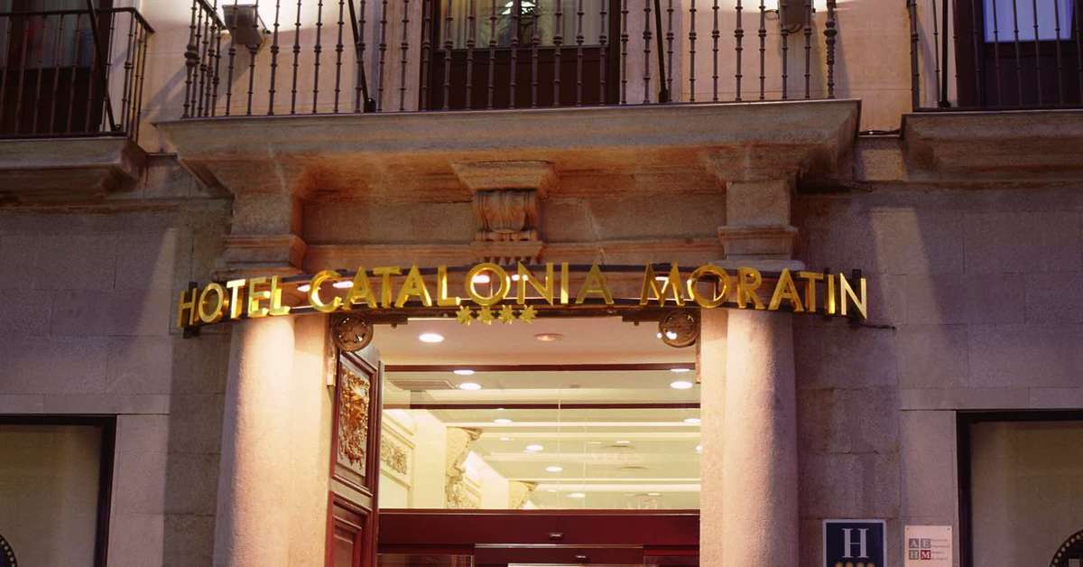 Ein Foto von der Außenansicht des Catalonia Puerta del Sol