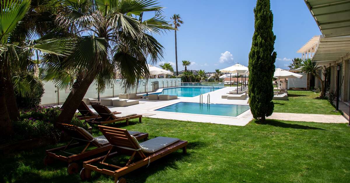 Een foto van het zwembad bij La Quinta By Wyndham Çeşme