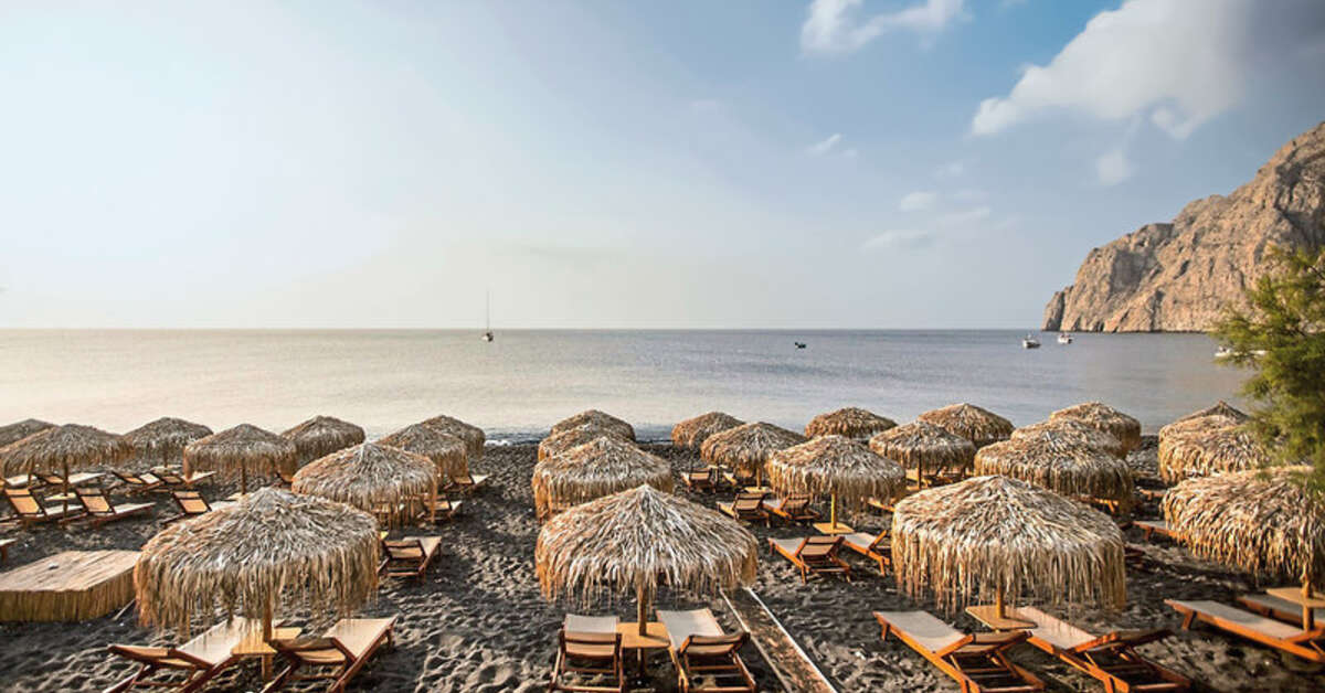 Een foto van het strand bij Kamari Beach Hotel