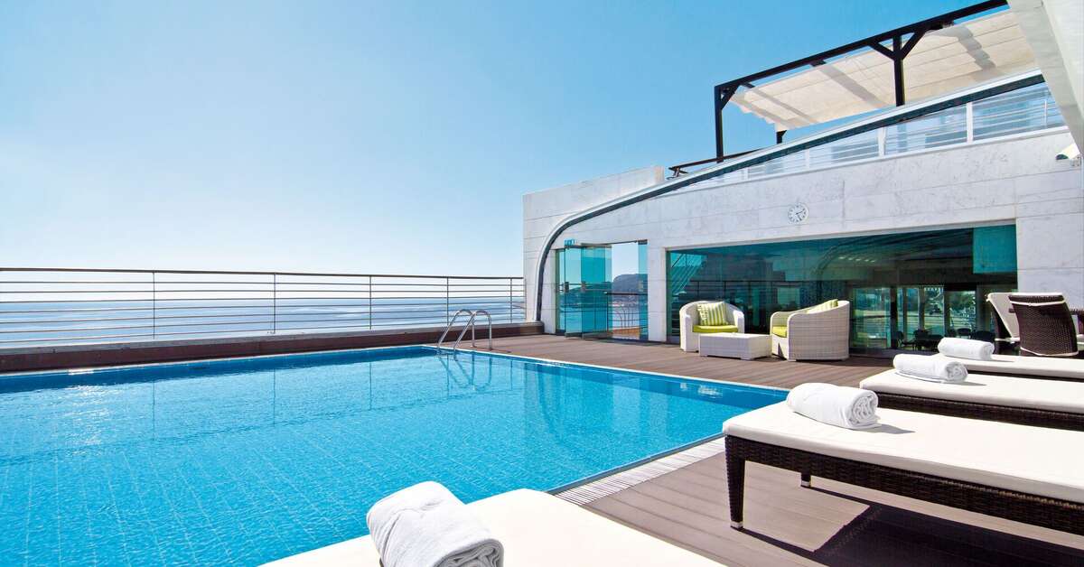 Een foto van het zwembad bij Sana Sesimbra Hotel