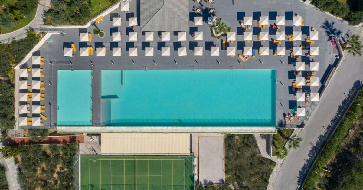 Een foto van het zwembad bij Akrathos Beach Hotel