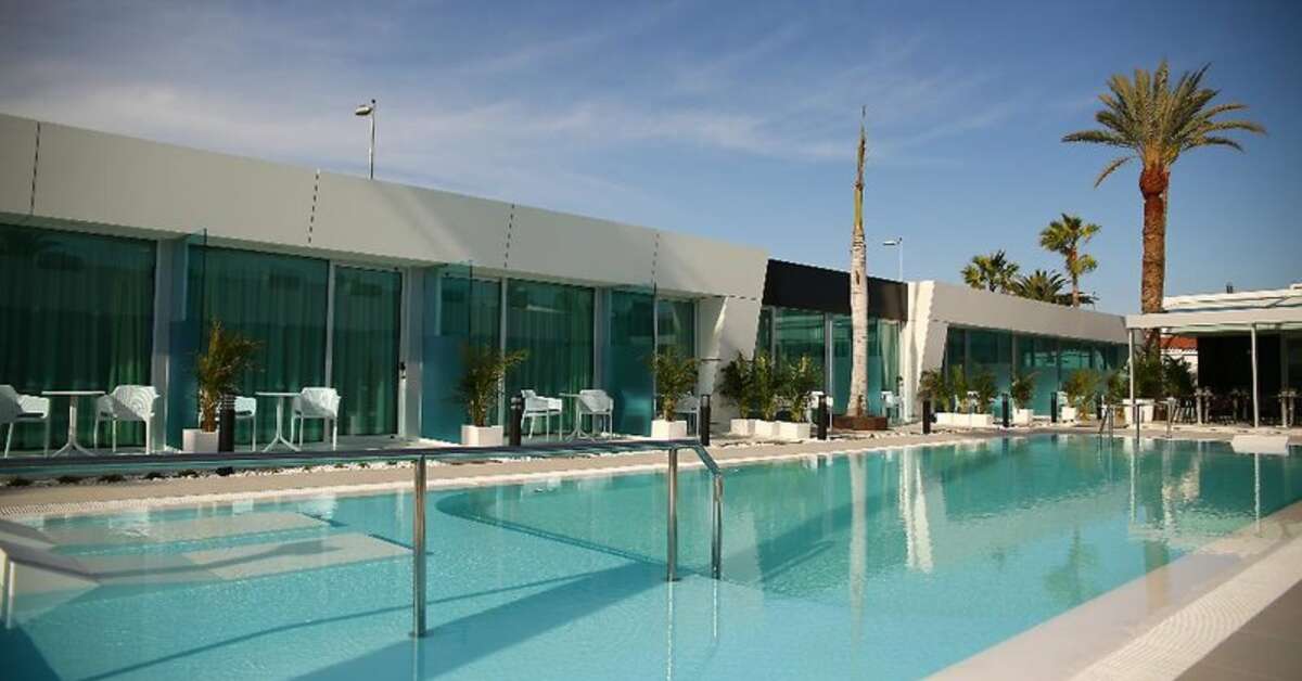Ein Foto vom Pool im Hotel Nayra