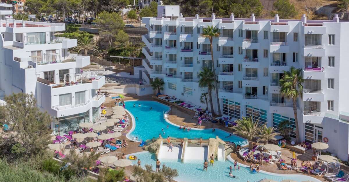 Ein Foto von einer Übersicht des Fergus Style Cala Blanca Suites