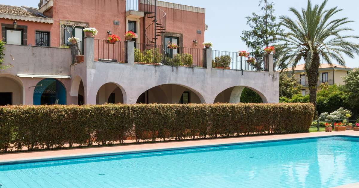 Ein Foto vom Pool im Hotel Etna