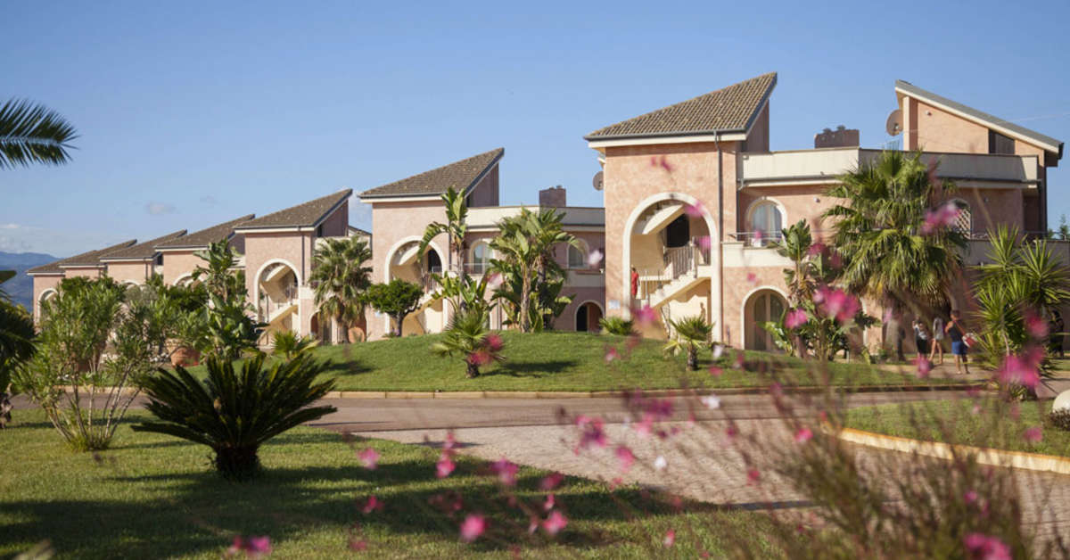 Een foto van de buitenkant van BV Airone Resort