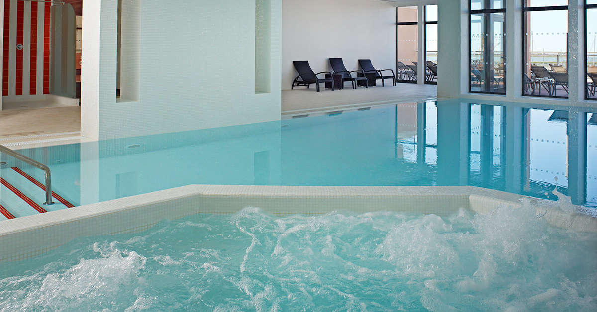 Een foto van het zwembad bij Real Marina Residence