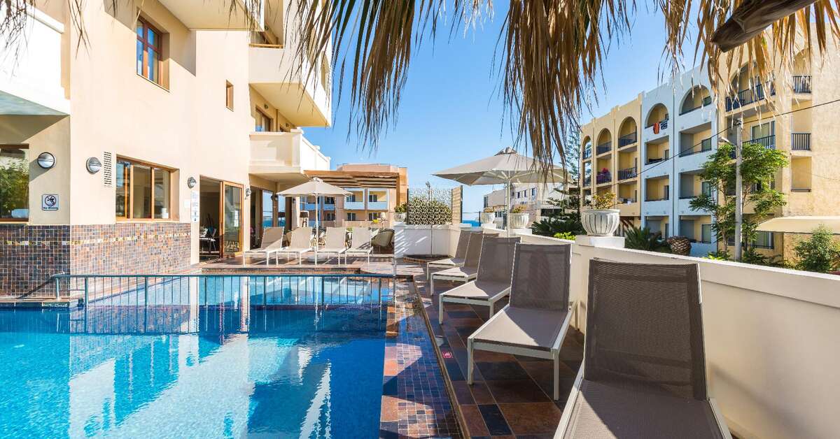 Een foto van het zwembad bij Theartemis Palace
